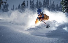 【足球彩票】师生共迎荣耀时刻，陈妤颉赛场凯旋，中学老师亲赴机场温情接机
