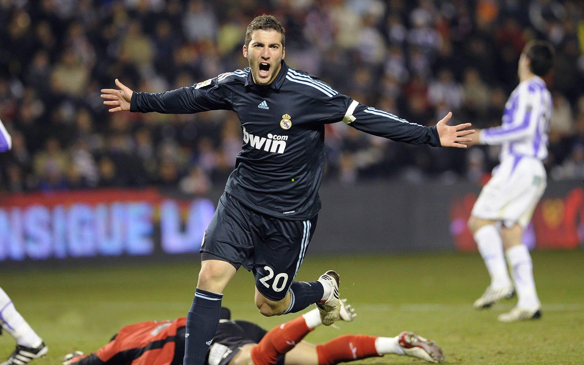 马拉专访，解雇阴霾未散，球迷爱称马拉多纳成心灵慰藉